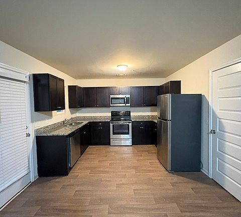 2nd image of 661 Carlton Pointe Dr