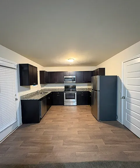 661 Carlton Pointe Dr — Photo 2