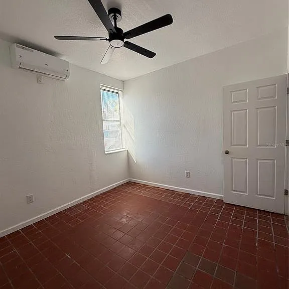 501 Athens St #A & B — Photo 14
