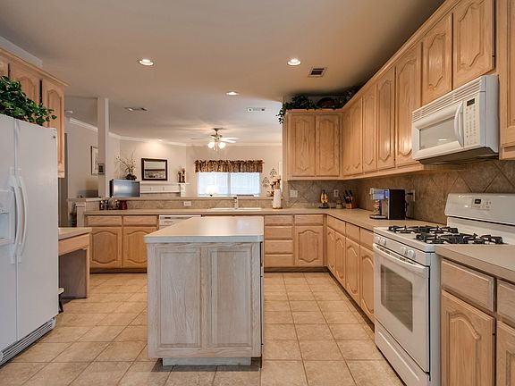 4th image of 9749 Hathman Ln