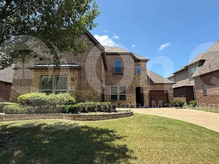 901 Colby Dr — Photo 1