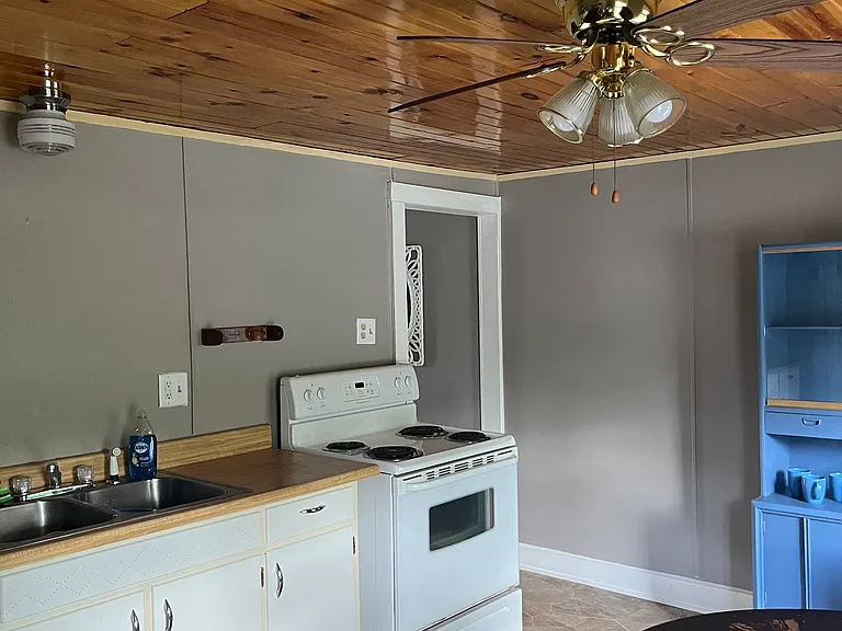 1117 Elm St — Photo 3