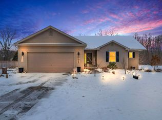 696 Cobblestone Trl, Howell, MI 48843