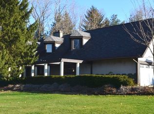 2367 Colonnade Dr, Akron, OH