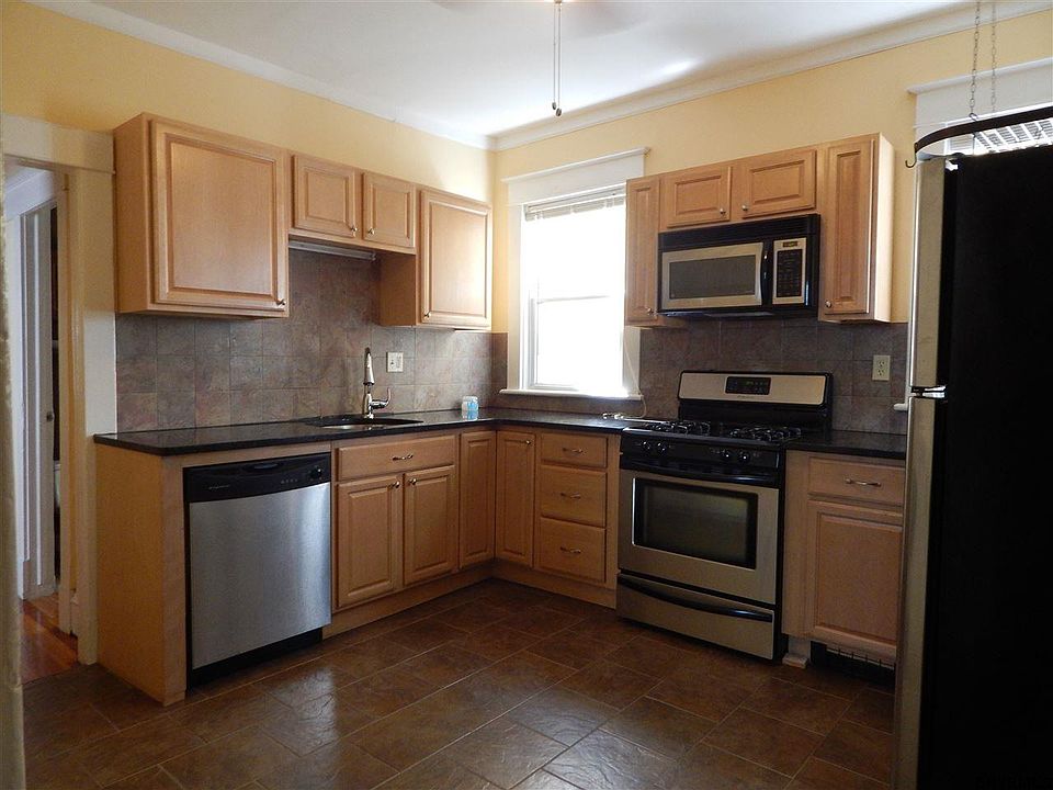 1st image of 639 Myrtle Ave
