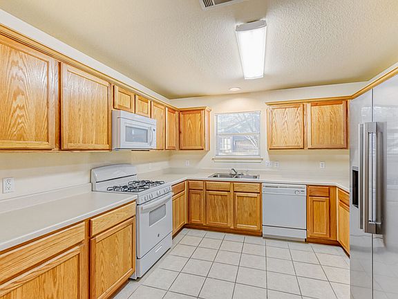 4th image of 3309 Robinson Ave #B