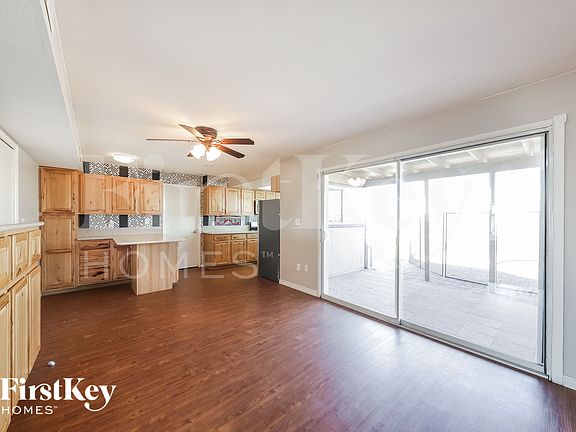 4th image of 3526 W Voltaire Ave