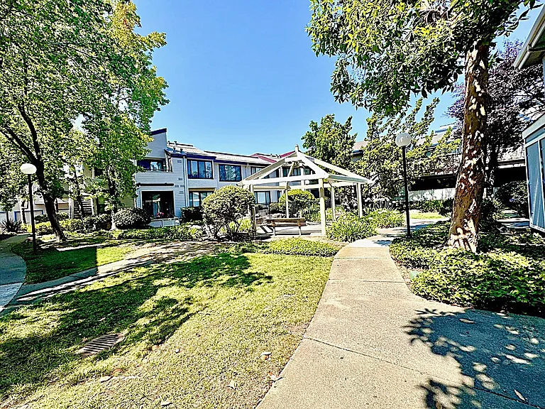 6436 Buena Vista Dr #B — Photo 39