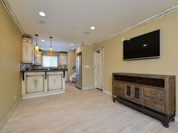 4th image of 249 Del Mar Ave