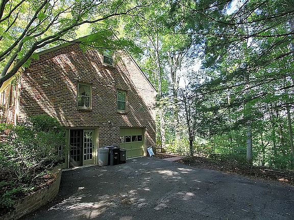 2nd image of 2824 Sedgewick Dr