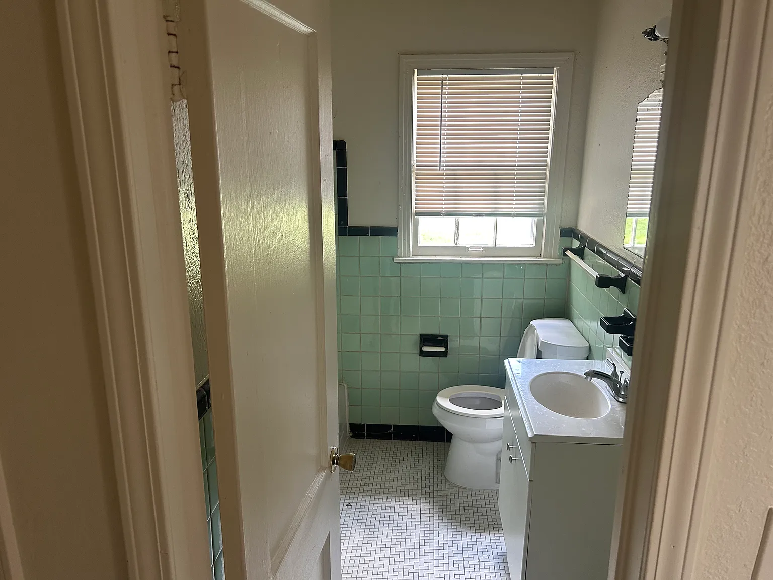 3 bed, 941 sqft, $1,000 — Photo 3
