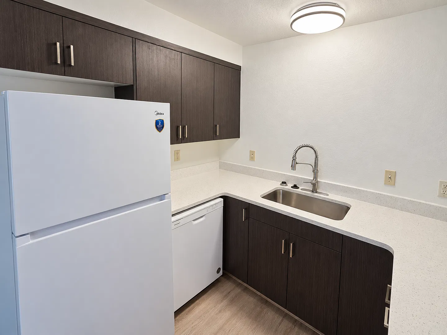 1416 W Sandalwood Dr — Photo 2