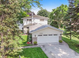 1361 Maxfield Rd, Hartland, MI 48353