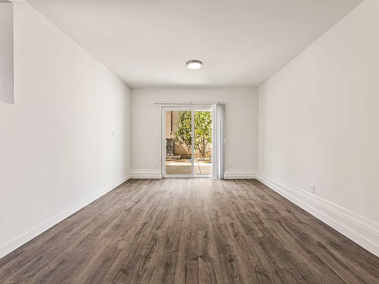 16601 Valerio St — Photo 29