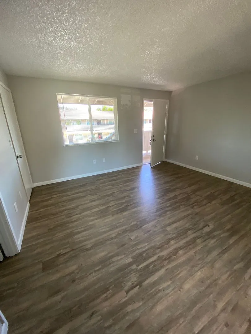 Meadow Creek Apartments — Photo 2