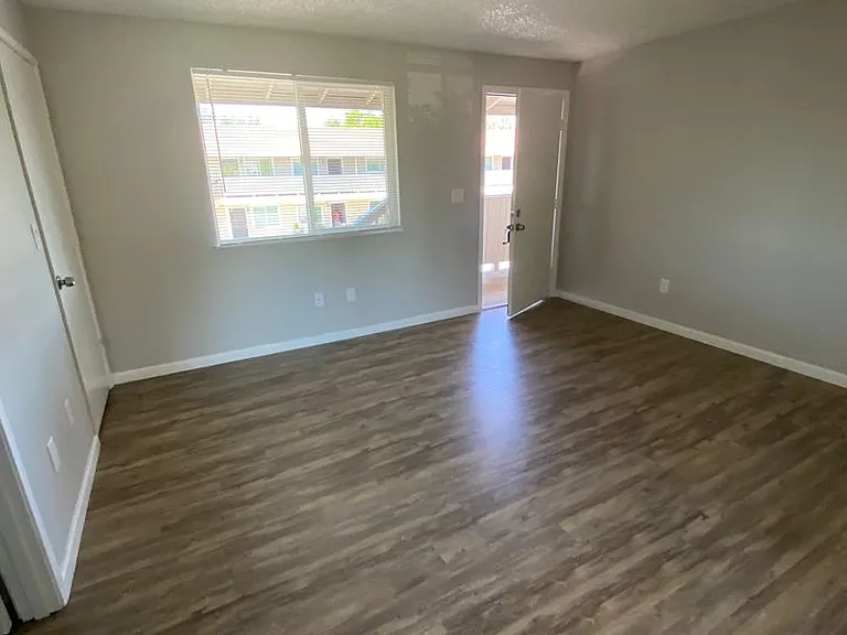 Meadow Creek Apartments — Photo 3