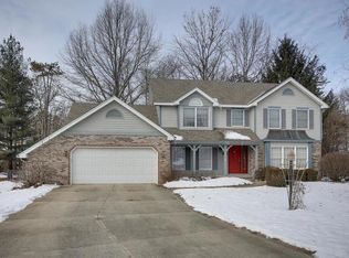 105 Woodcreek Ct, Mahomet, IL