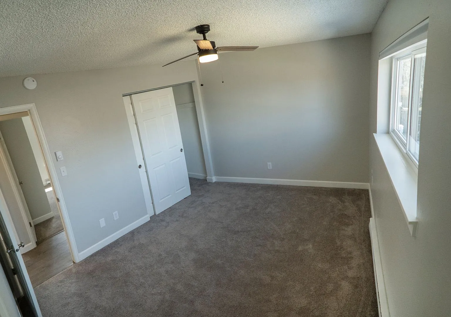 Beautifully Updated 4B/2B in Central Fort Collins! Quiet Neighborhood! — Photo 4
