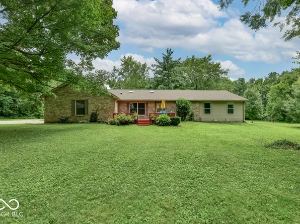 1000 Janet Dr, Greenwood, IN 46142