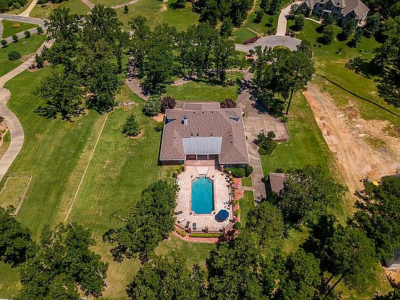 3rd image of 6 Brittney Dr