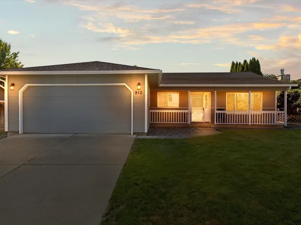 910 S Arthur Pl, Kennewick, WA 99336