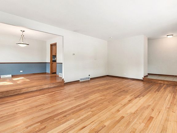 5th image of 640 N Locust St