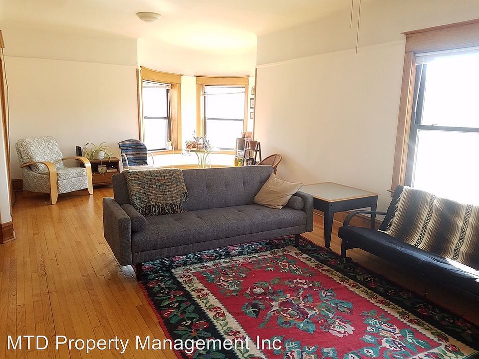 1st image of 858 W Oakdale Ave #2