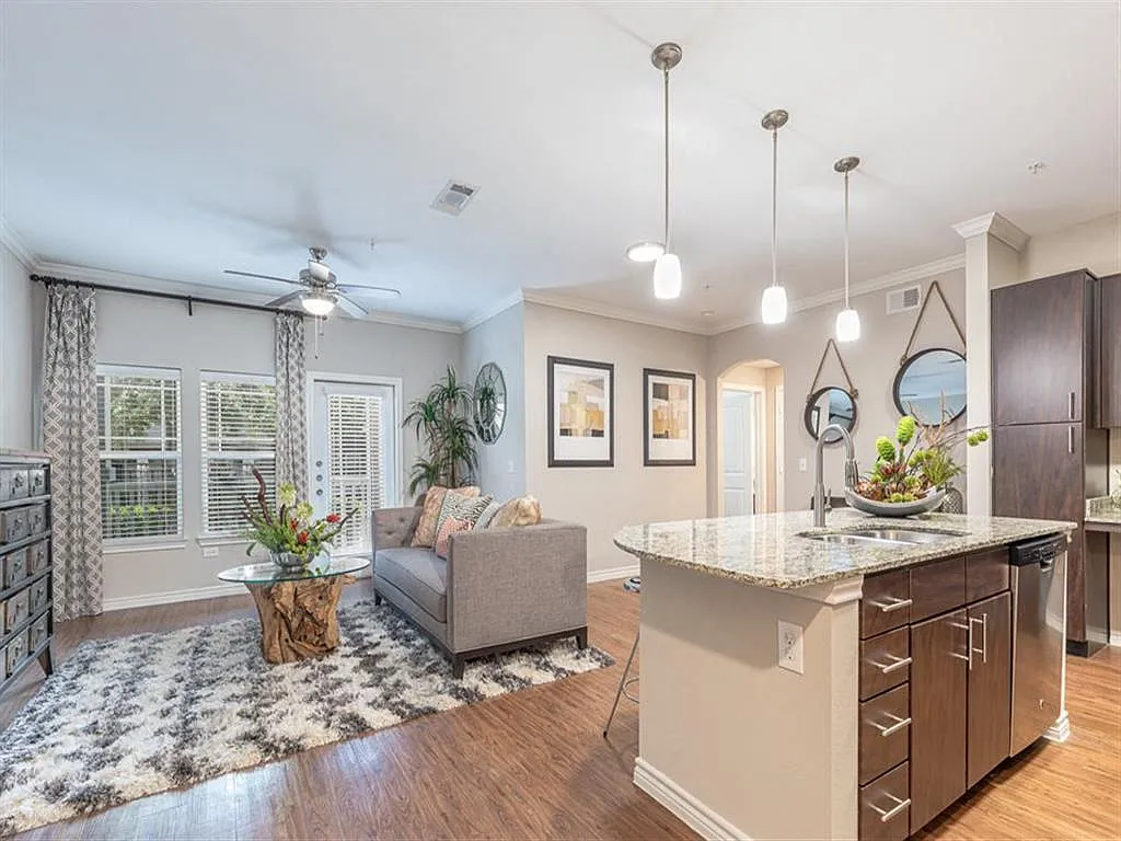Delray Apartments — Photo 1