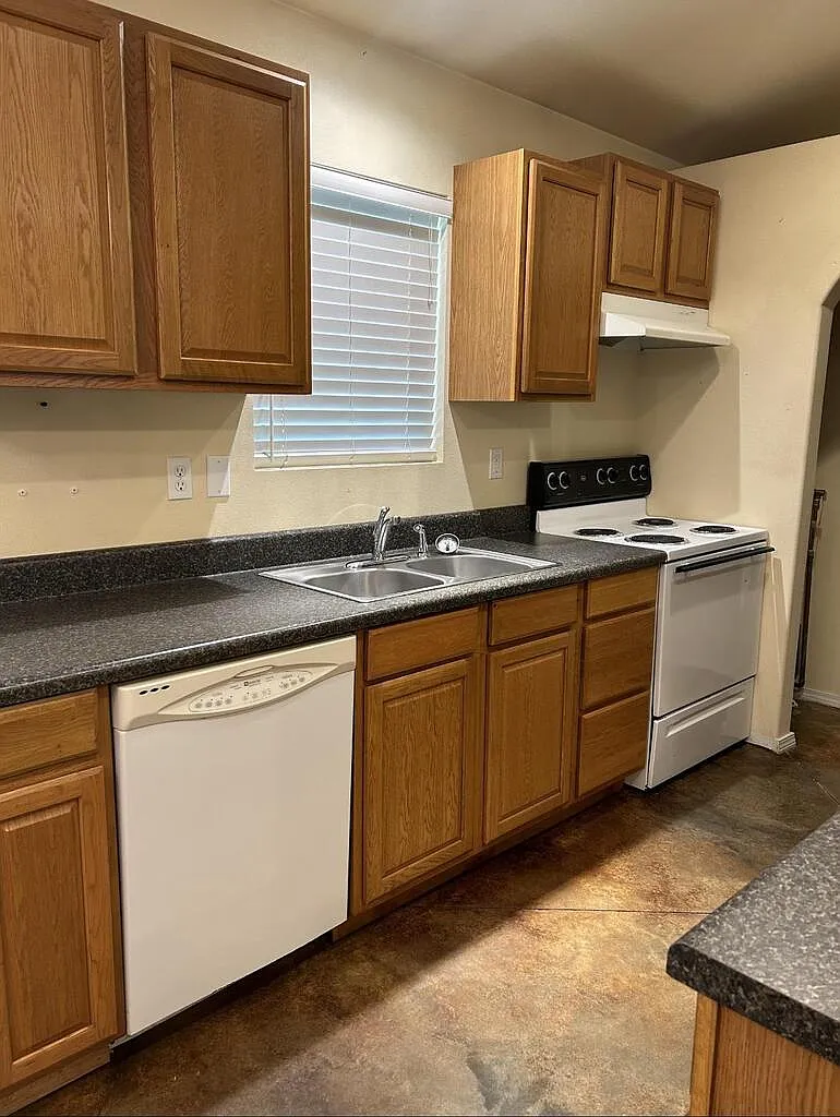 3 bed, 2.0 bath, $1,100 — Photo 4