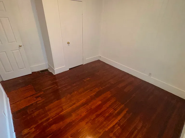 16-18 Alderman St #1 — Photo 4