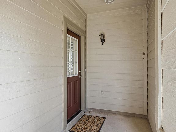 3rd image of 106 Portsmouth Dr