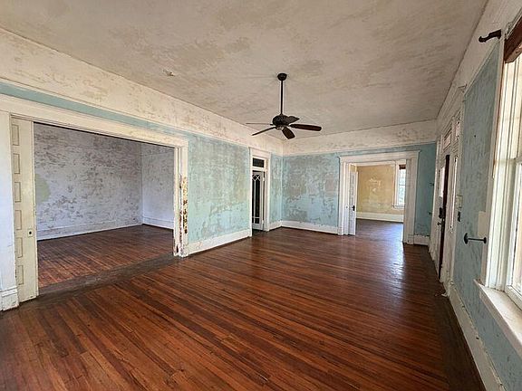 3rd image of 33 Court St