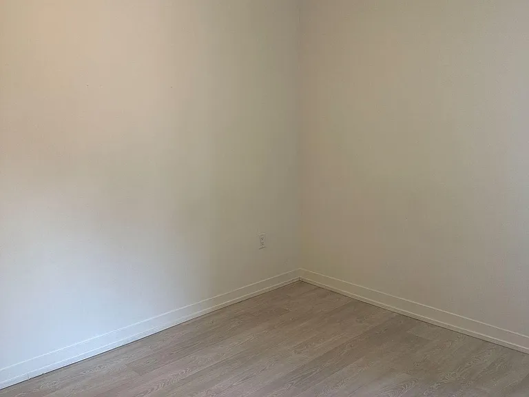 8868 Yonge St #225 — Photo 11