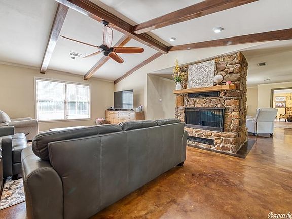 2nd image of 915 Foxwood Dr