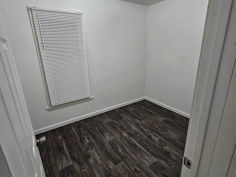174 Strong Ave #2 — Photo 6