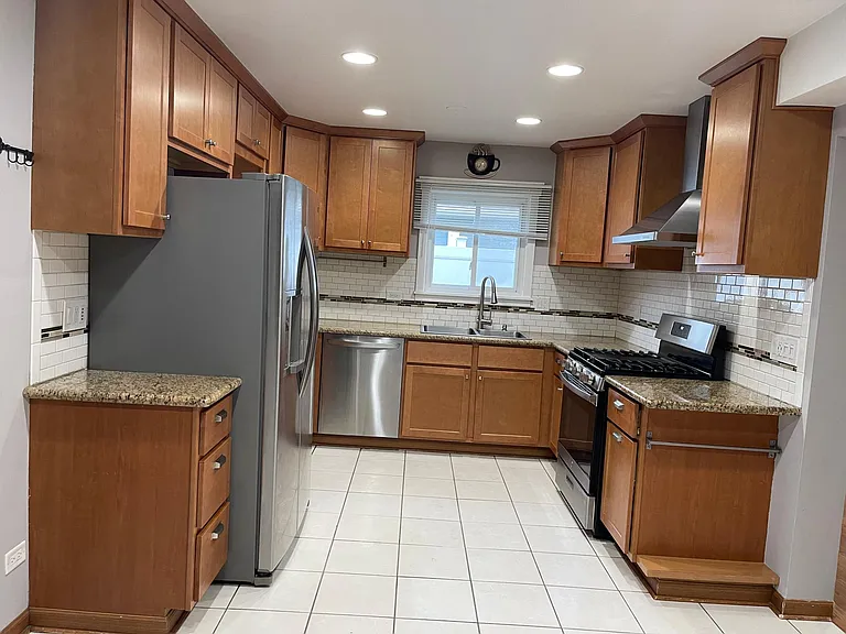 3050 Long Grove Ln — Photo 11