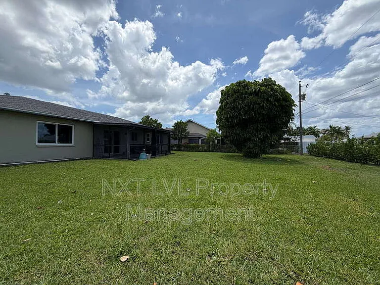 205 SE 18th St — Photo 17