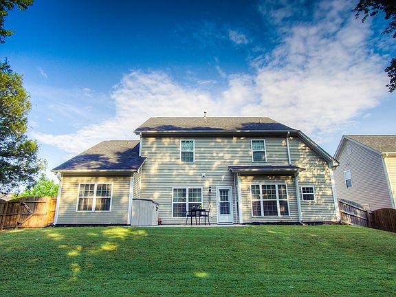 5th image of 300 Leigh Creek Dr