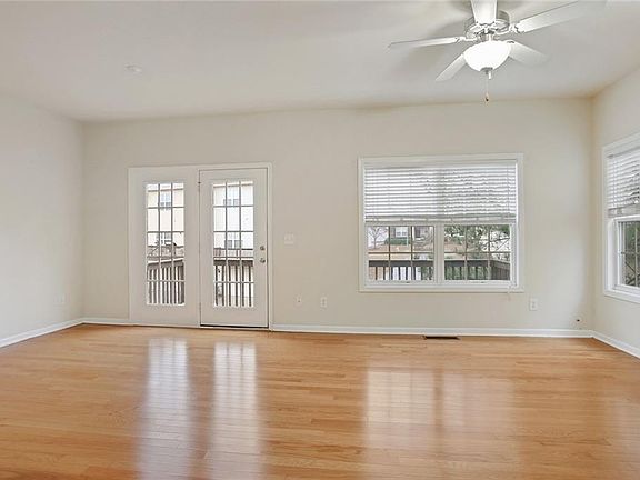 4th image of 2455 Suwanee Pointe Dr