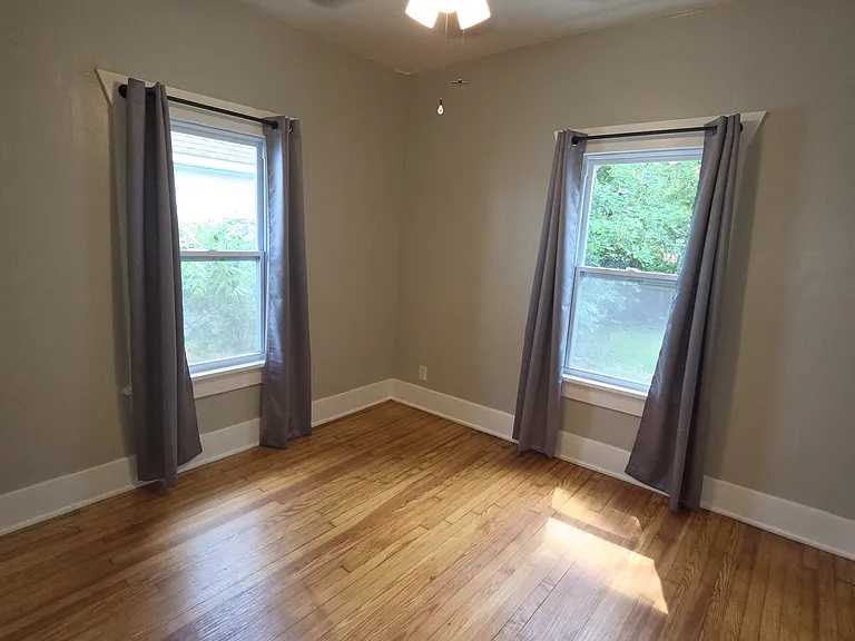 255 N Elizabeth Ave — Photo 10