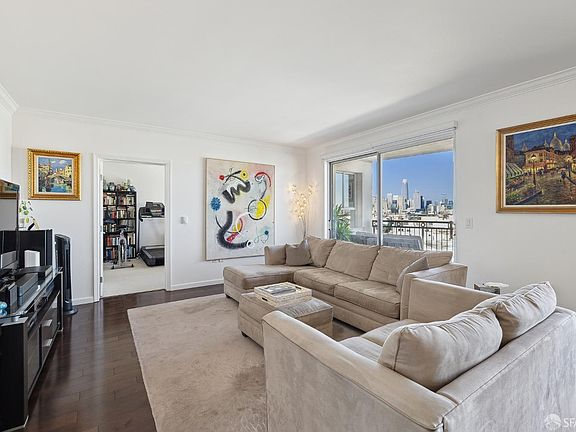 5th image of 140 South Van Ness Avenue #901