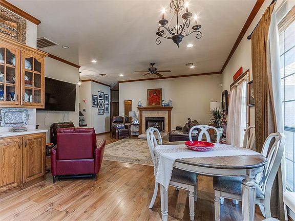 3rd image of 1404 N Canyon Way
