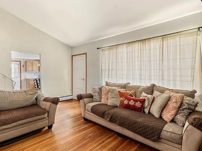 11 Boyden St #1 — Photo 9