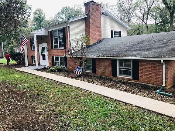 3rd image of 144 Ashley Dr