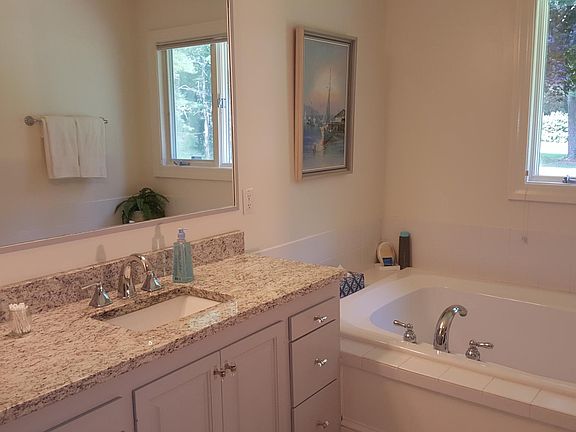 Master bath room tub