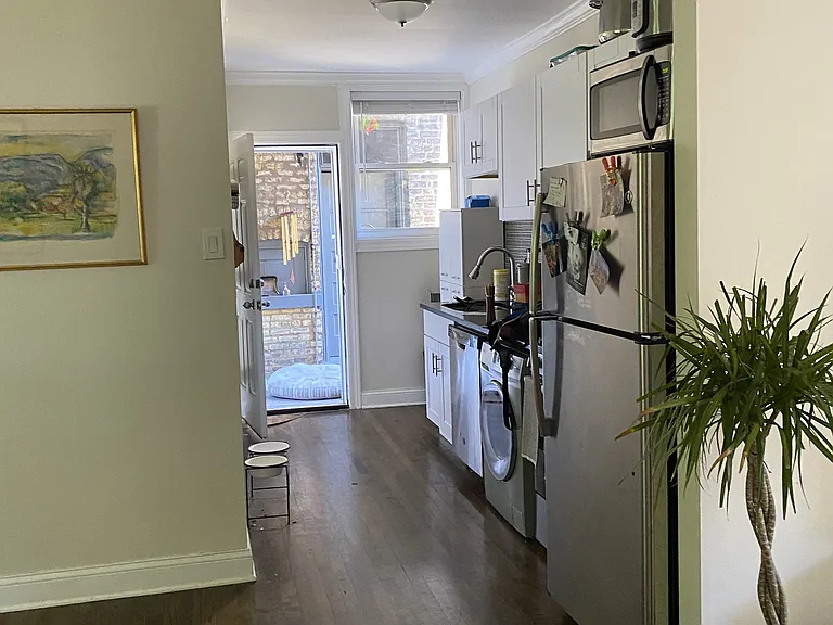 4200 N Clark St #3 — Photo 5