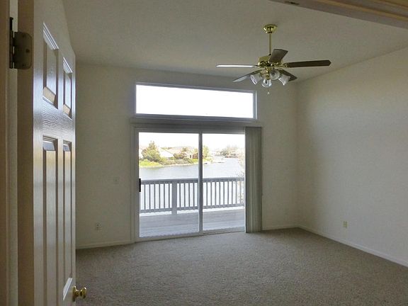 Master BR, Deck and Lake