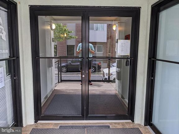 3rd image of 2111 E Susquehanna Ave APT 2C