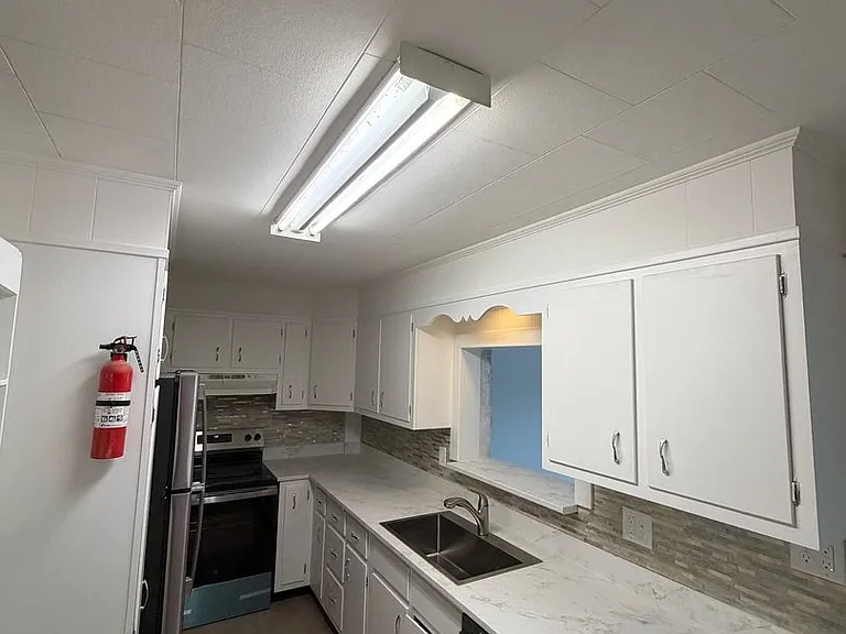 549 E Vine St — Photo 3