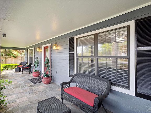 2nd image of 955 Gondolier Blvd